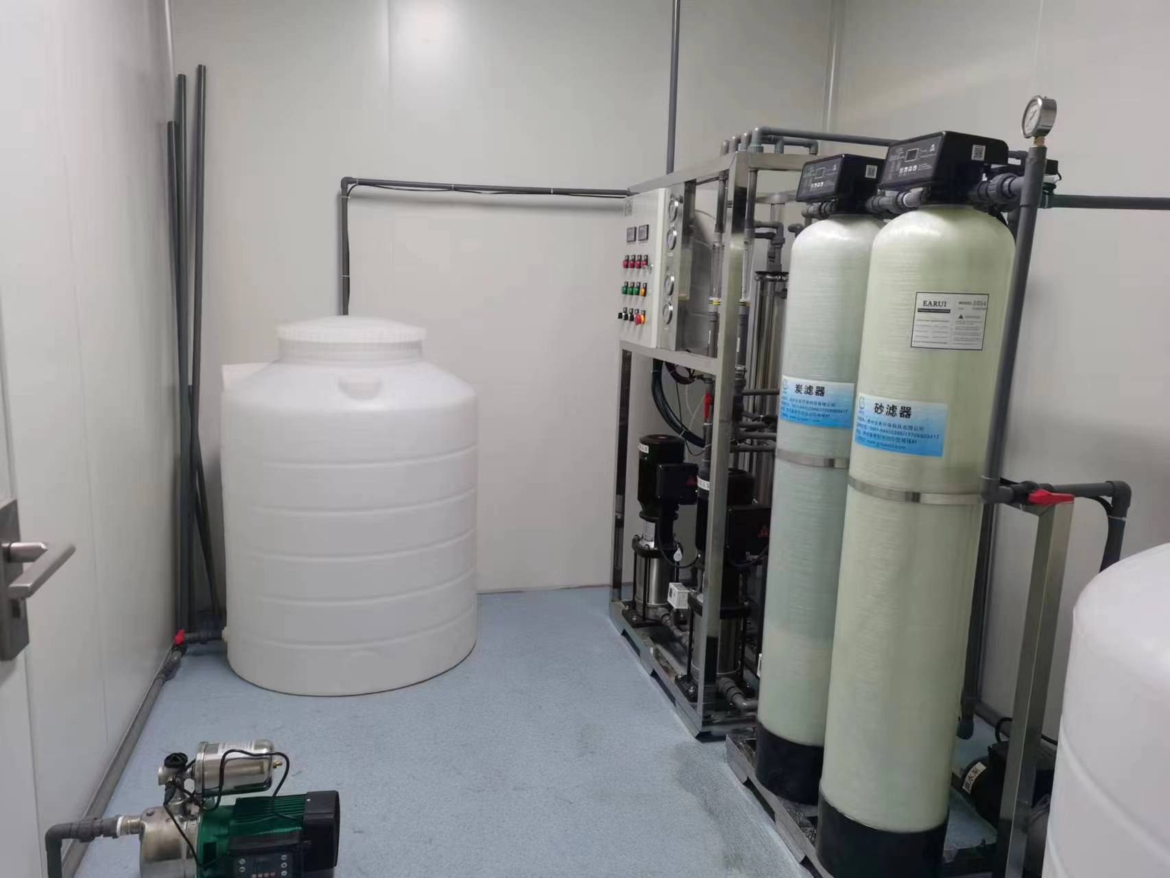 安徽生物實驗室0.25噸/時雙級反滲透純化水設備安裝調試